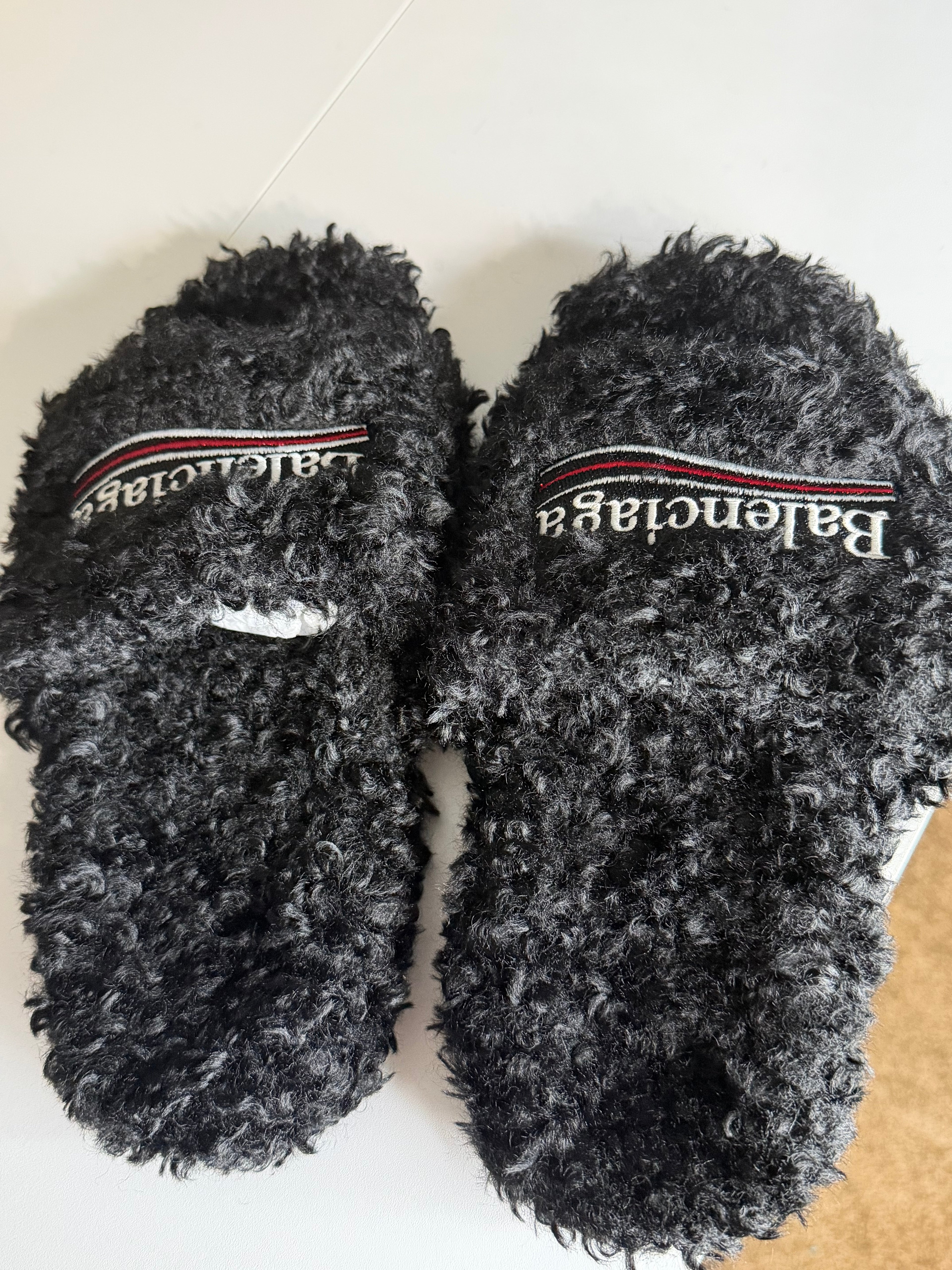 🖤 Black Plush Curly Slides *PRE ORDER*