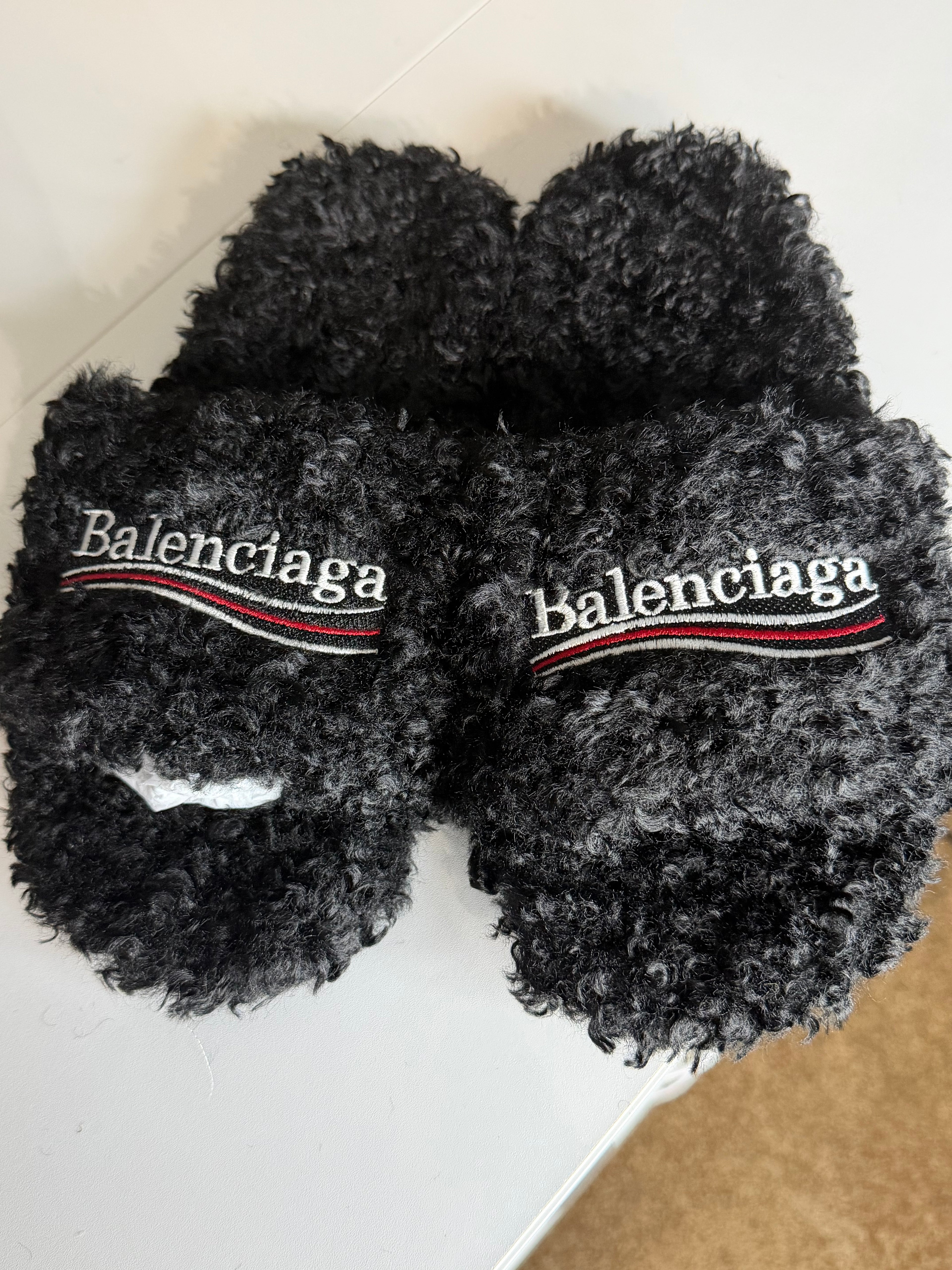 🖤 Black Plush Curly Slides *PRE ORDER*